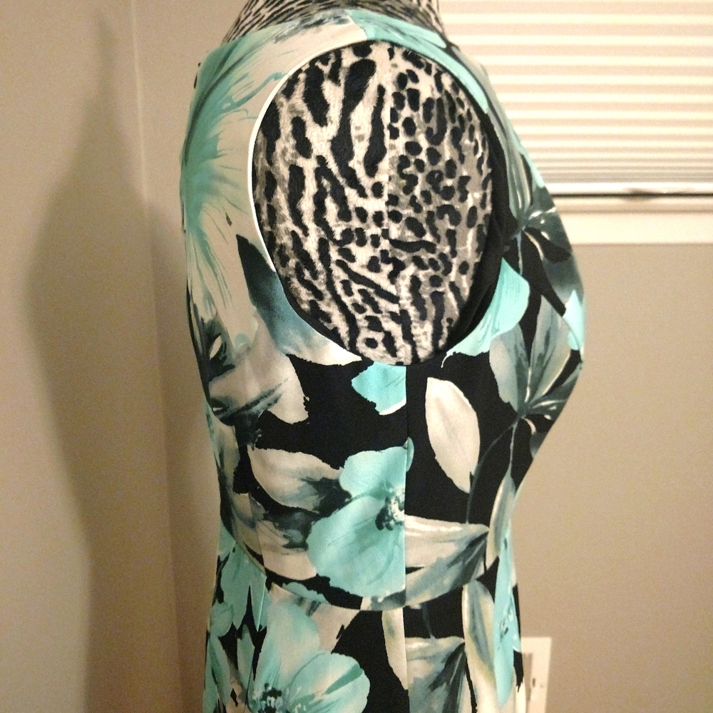 Women's Dress - Picture 4 of 7